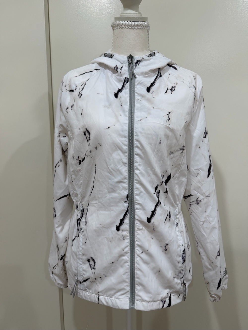 New Balance White Marble-Print Hooded Windbreaker